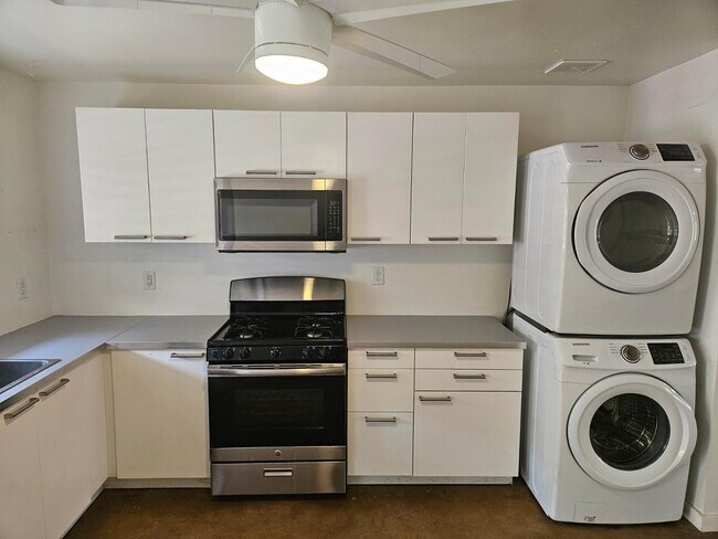 Building Photo - 802 W Turney Ave