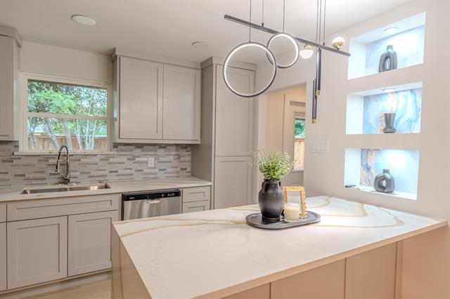 Building Photo - 2354 San Marcus Ave