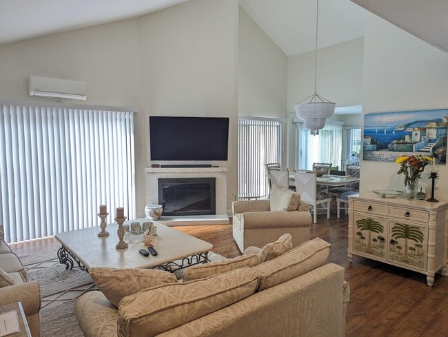 Building Photo - 17042 Traverse Cir