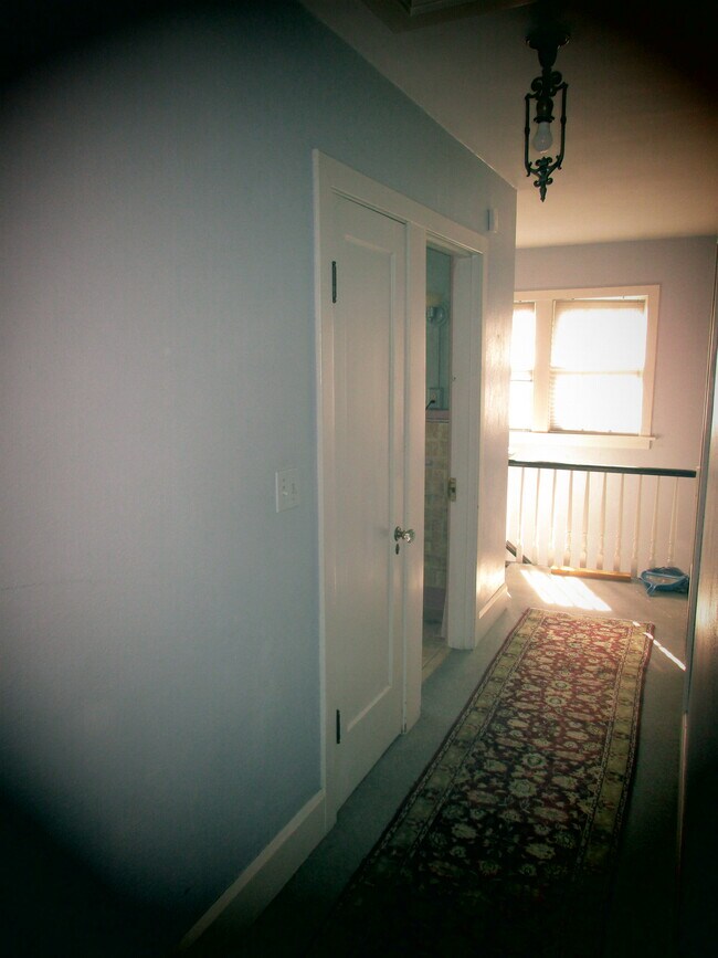 Building Photo - 207 S 16th Ave