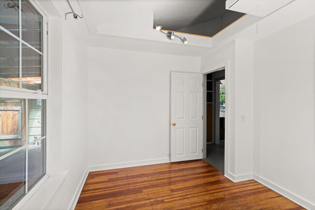 Building Photo - 399 N Laurel St