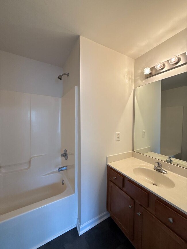 Building Photo - Oakstone