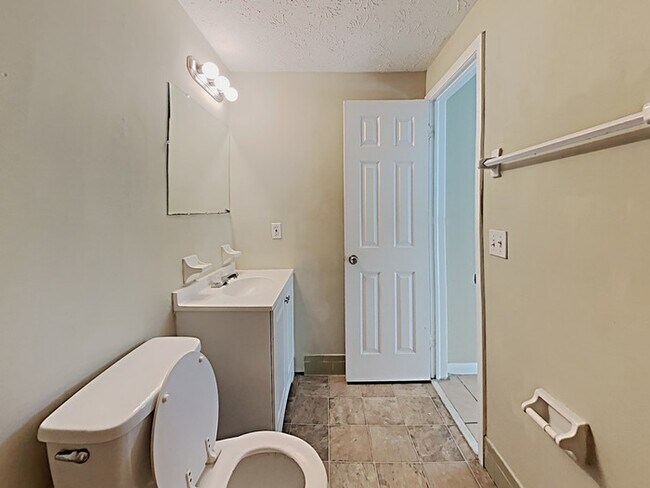 Building Photo - Northside Home