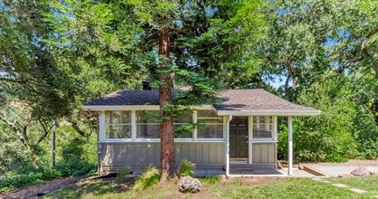 Building Photo - Welcome to Charming Country Living in Los ...