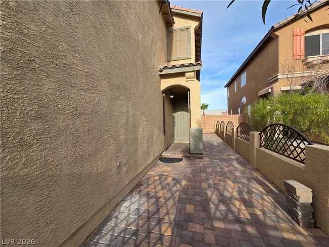 Building Photo - 3504 Lonesome Drum St