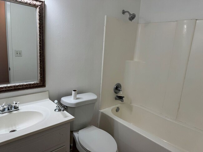 Building Photo - Pleasant 3 Bedroom Home for Rent!