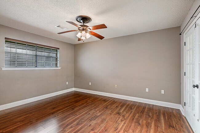 Building Photo - Better Price!  Old Landing 3 Bedroom in Co...