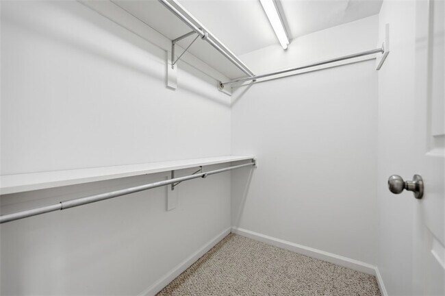 Building Photo - 326 Hailman St