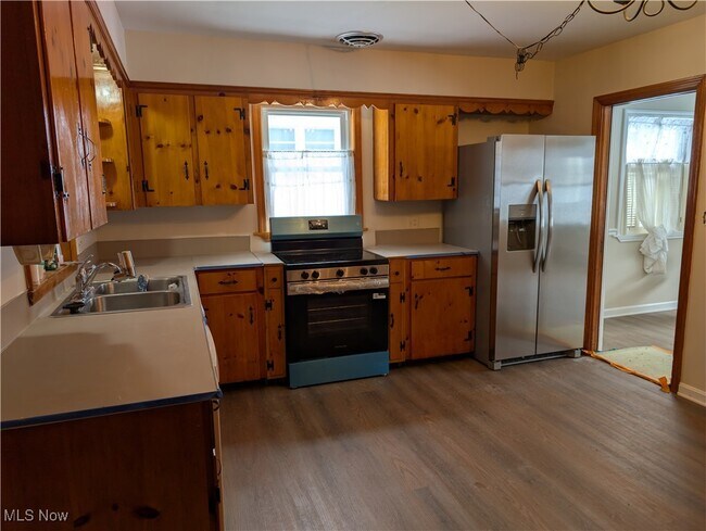 Building Photo - 703 Avondale St