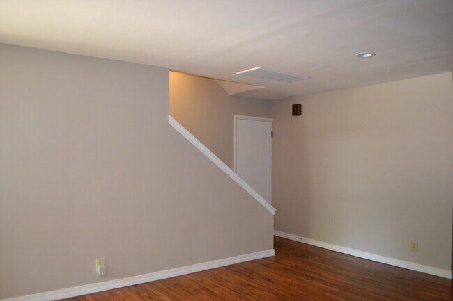 Building Photo - 741 N Ross St