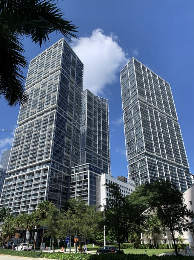 Building Photo - 495 Brickell Ave