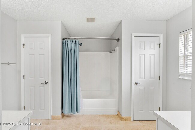 Building Photo - 413 Grenadier Ave NW