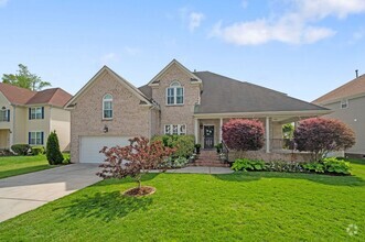 Building Photo - 5BR/3BA Updated Home with Pool in Etheridg...