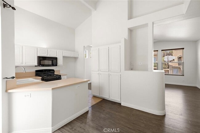 Building Photo - 1150 S Positano Ave