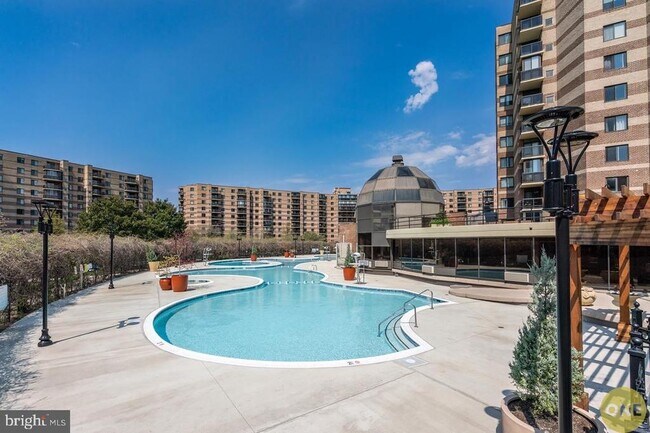 Building Photo - 8340 Greensboro Dr