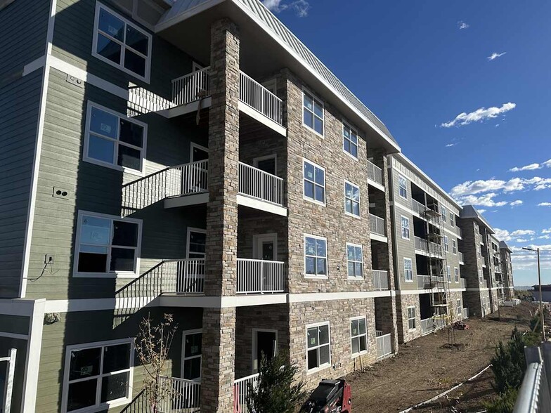 Building Photo - Highland Trails