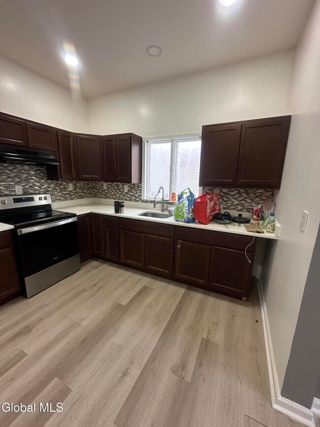 Building Photo - 224 5th Ave