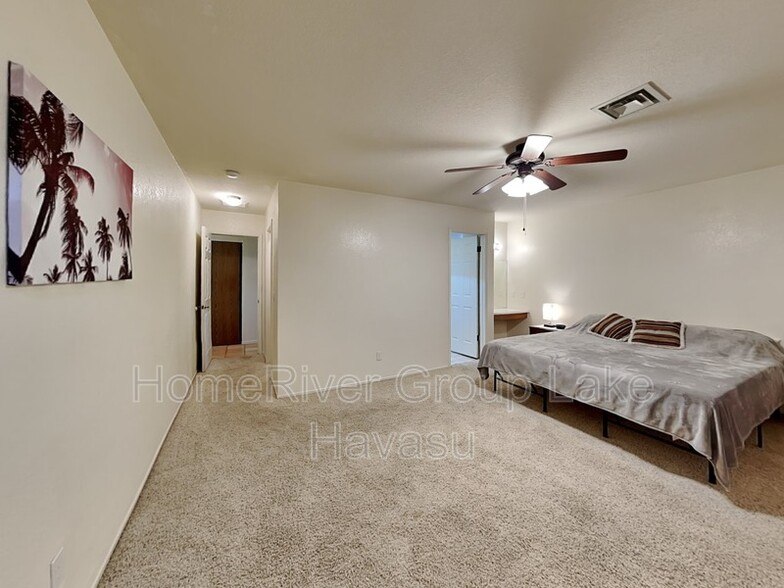 Building Photo - 2860 Edgewood Dr