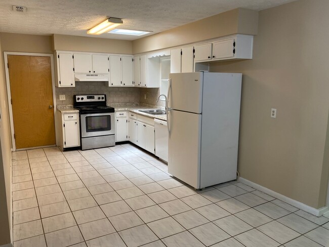 Building Photo - 4581 Praver Dr N