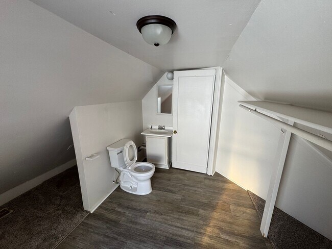 Building Photo - Cozy 3 Bed 1.5 Bath House