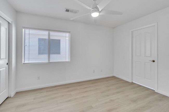 Building Photo - Beautiful Home in West with 4 bedrooms/3 b...
