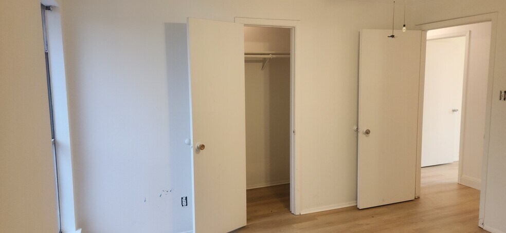 Building Photo - 605 E Applegate Dr