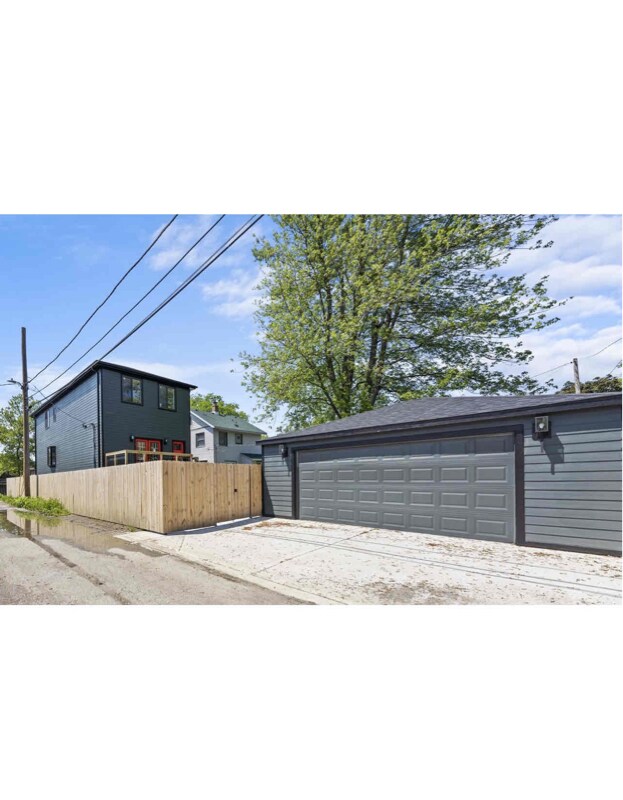 Building Photo - 10509 S Wood St