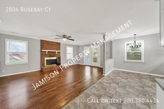 Building Photo - 2804 Rosebay Ct