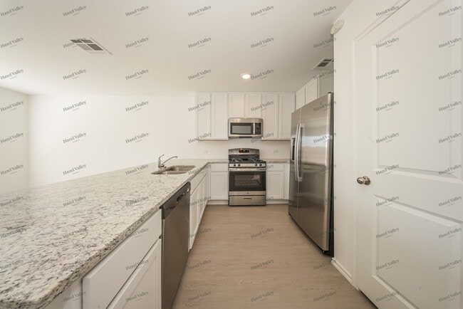 Building Photo - 2000 Wolford Wy