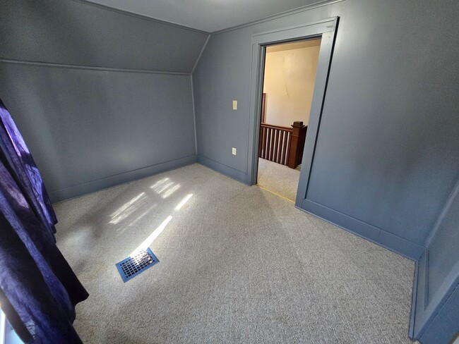 Building Photo - $1,600 - 3 Bedroom 2.5 Bath Home