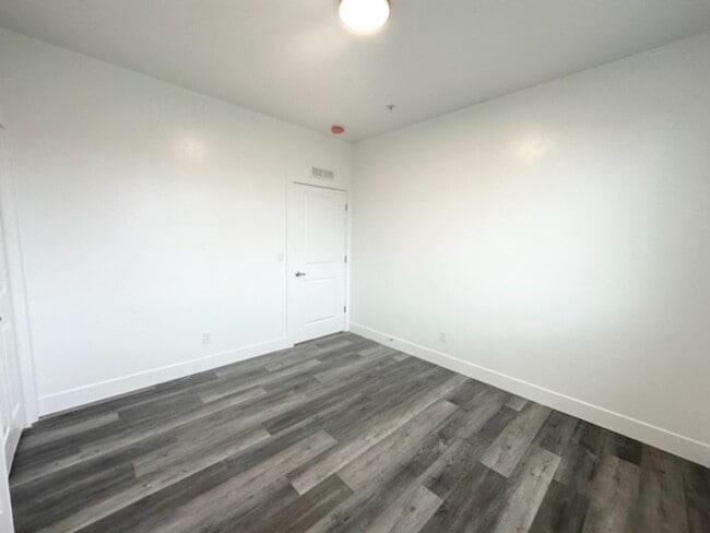 Building Photo - 1553 Clear Creek Dr