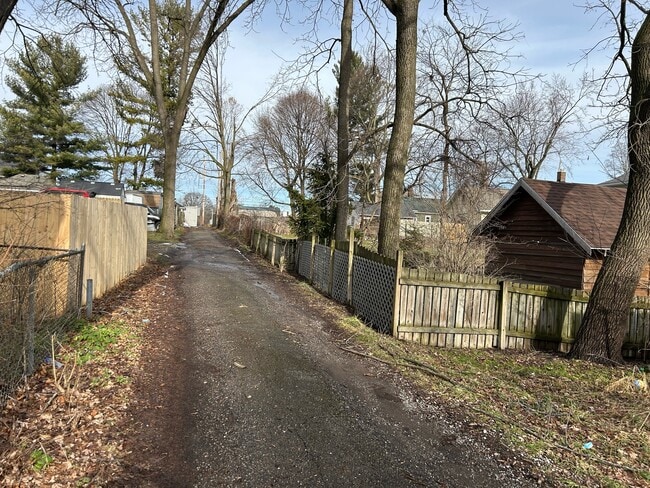 Building Photo - 138 S Francis Ave