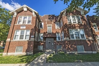 Building Photo - 148 N La Crosse