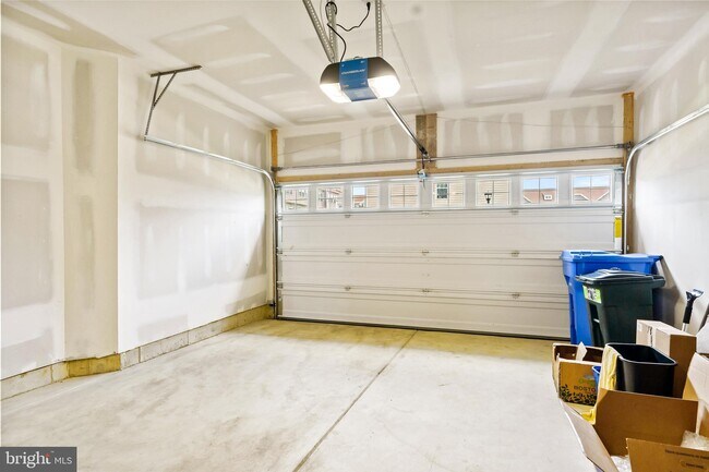 Building Photo - 18 Rome Wy