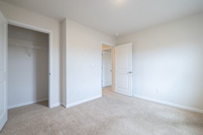 Building Photo - 4 Bedroom Home in Pendleton, SC