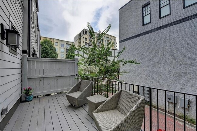 Building Photo - 711 Taylor Ct