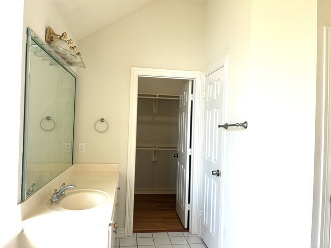 Building Photo - 2203 Summer Bay Ct