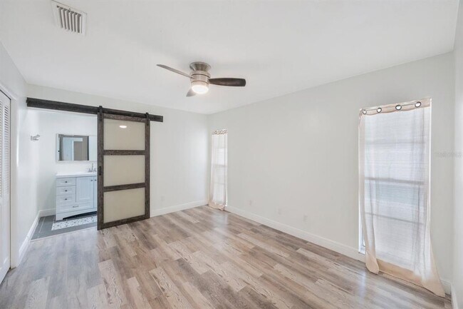 Building Photo - 16132 Country Crossing Dr