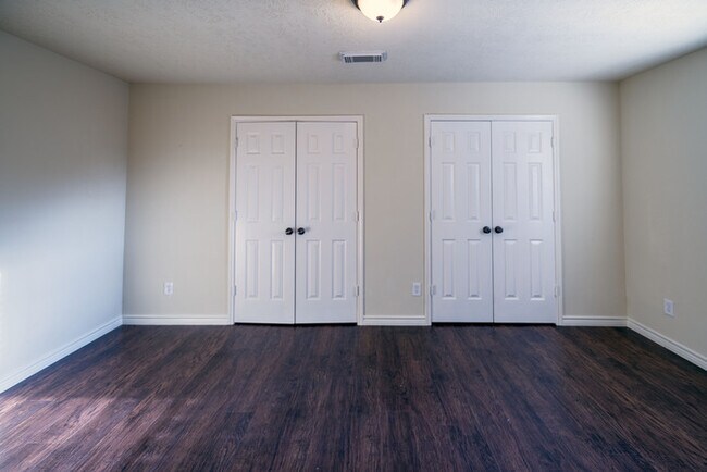 Building Photo - 4BR SFR • Walk-In Pantry • Fenced Yard in Coventry