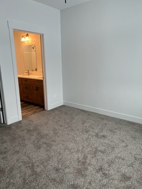 Building Photo - 310 Snake River Dr