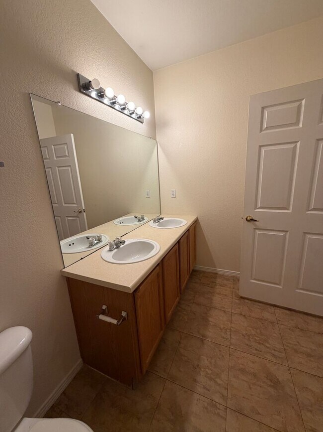 Building Photo - Beautiful 3 Bed, 2 Bath Condo in NW Fort Collins!