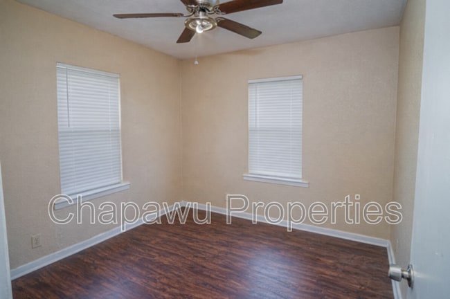 Building Photo - 819 Larry St