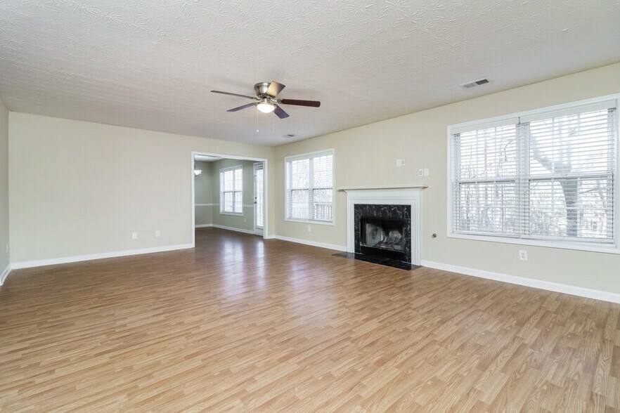 Building Photo - 300 Kentshire Pl NW