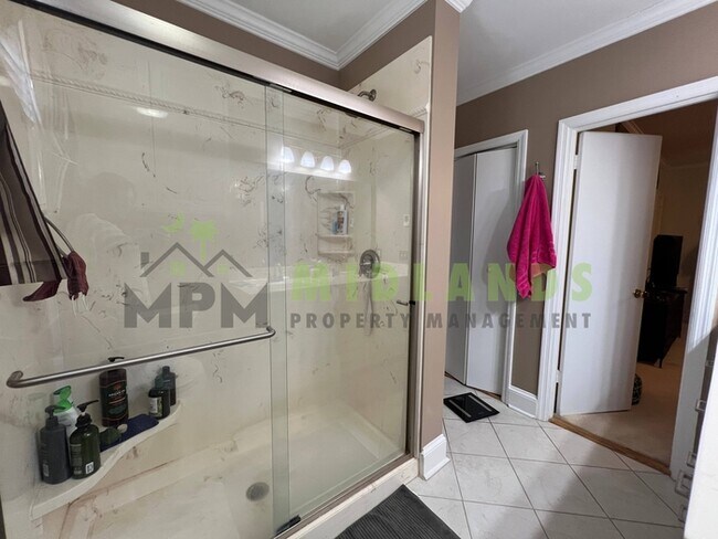 Building Photo - 2417B Clark Street