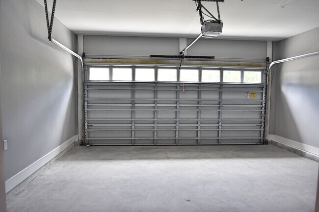 Building Photo - 10 Oakfield Dr N
