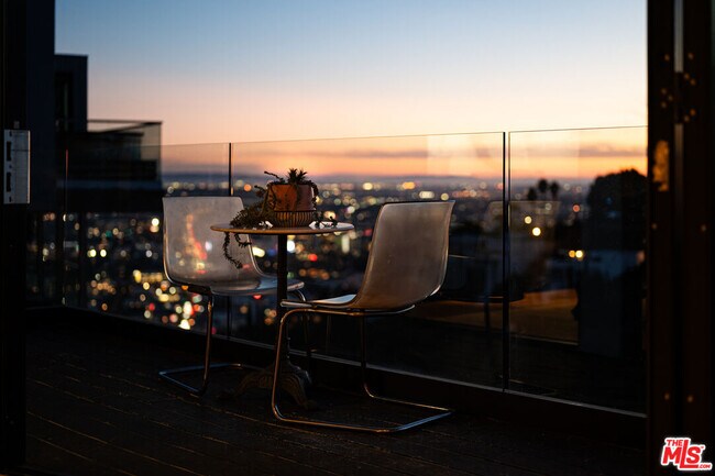 Building Photo - 8560 Franklin Ave