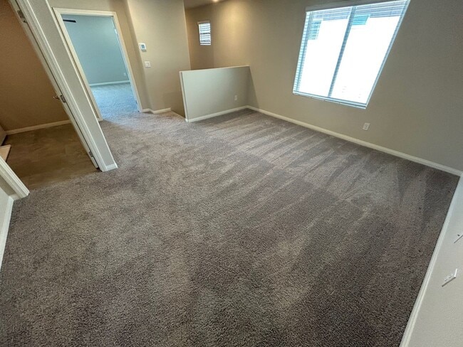 Building Photo - Gorgeous two-story home with 5 bedrooms and 3 bathrooms in a gated community