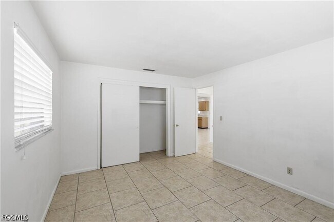 Building Photo - 4913 Viceroy St