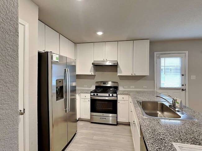 Building Photo - 7315 Avila Vis