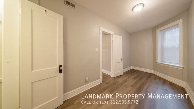 Building Photo - 2132 W Haddon-Unit 1